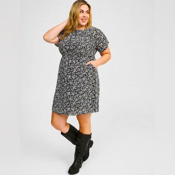 NWT Torrid Ditsy Floral Mini Crew Neck Open Back Detail Dress Festival Concert - Picture 1 of 16